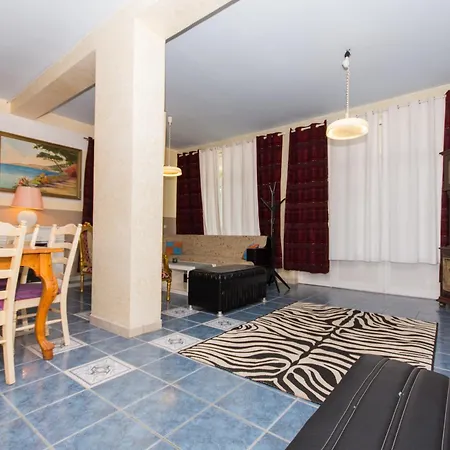 Premium Апартаменты *